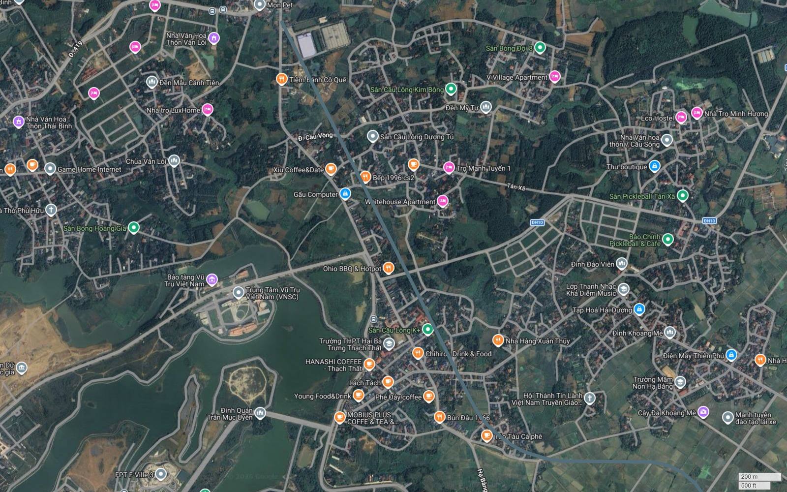 Ảnh vệ tinh đoạn cuối tuyến metro số 17 qua Tân Xã, thấy Whitehouse Apartment, V Village Apartment, trục ĐH10 và Sân Pickleball Tân Xã trước khi tuyến kết thúc ở Bình Yên
